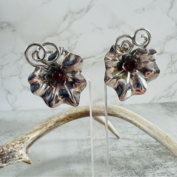 Vintage Sterling Silver Red Stone Floral Brooch Screw Back Earrings Set - Picture 4 of 13
